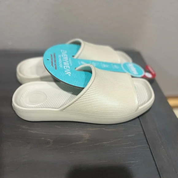 Totes Ivory Slide Sandals with Everywear Technology - Picture 5 of 8